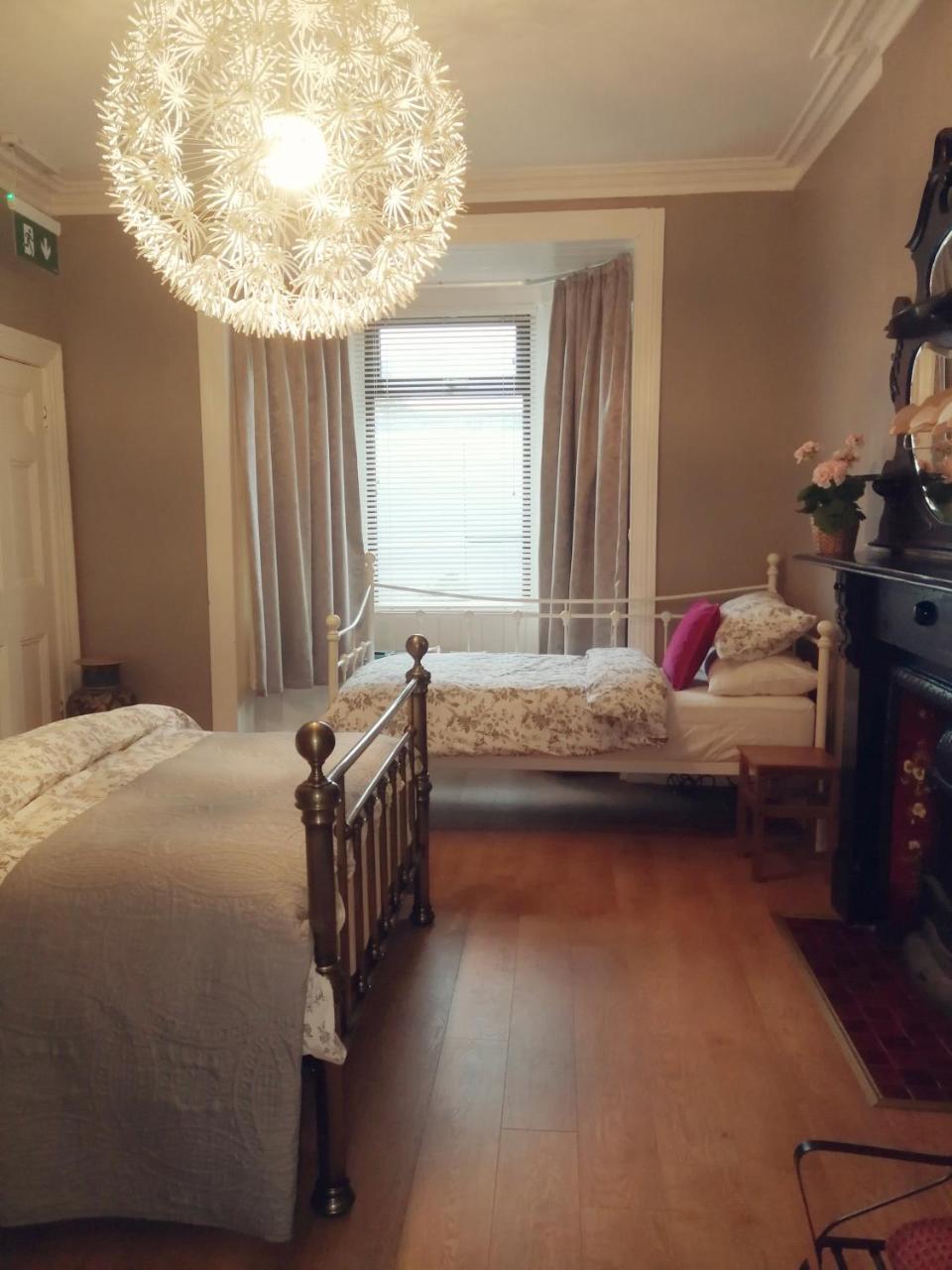 The Village Rooms Дъндолк Екстериор снимка